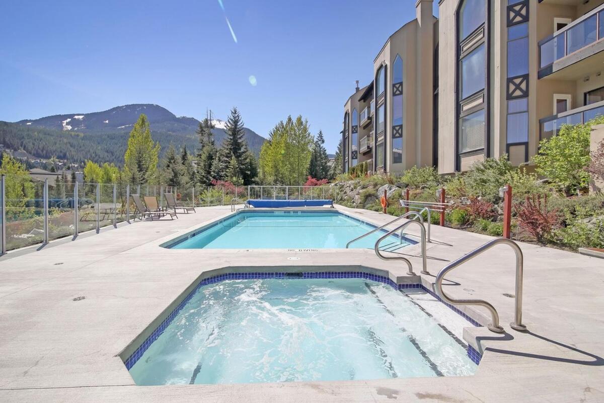 Ironwoods on Blueberry Hill by Whistler Blackcomb Vacation Rentals - Housity