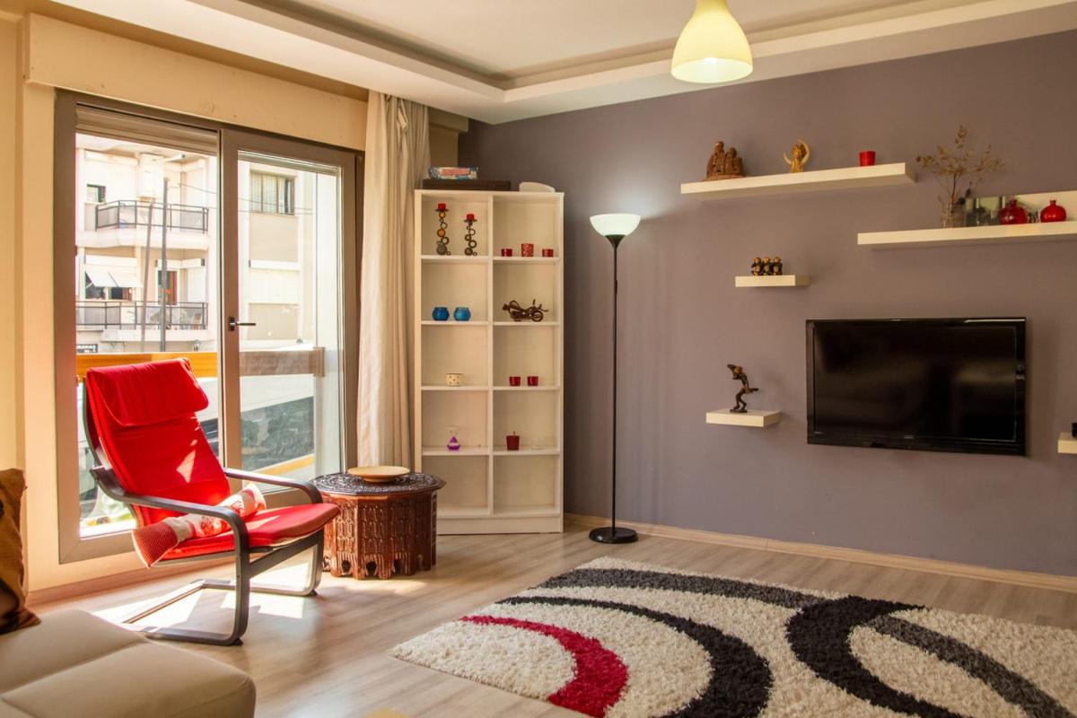 Pleasant and Central Flat with Balcony in Izmir - Housity