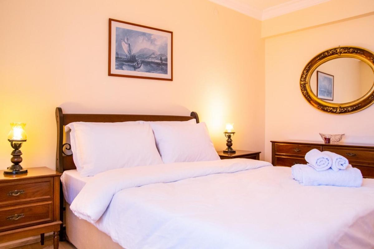 Flat with Mesmerizing Sea View in Konak - Housity