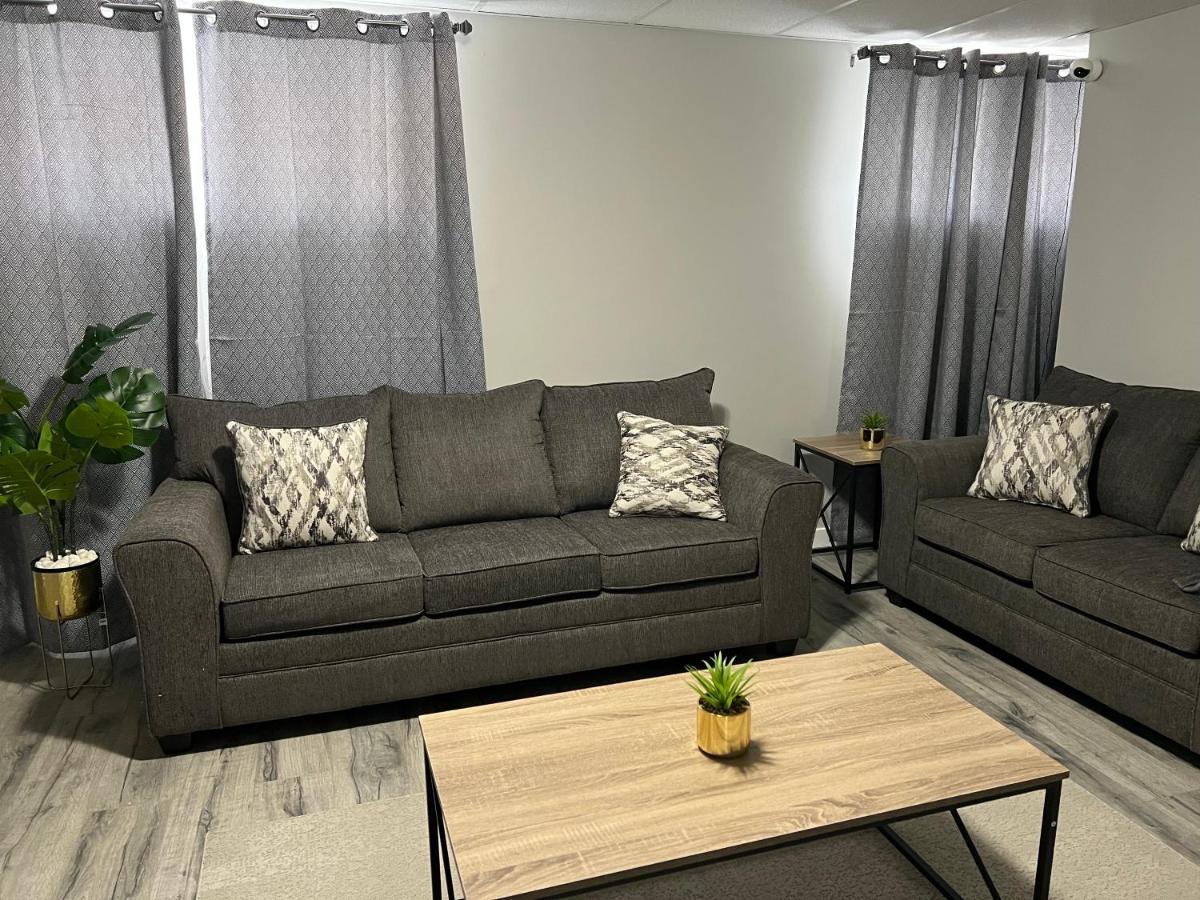 Cozy Modern and Lavish 1 Bedroom Basement Suite - Housity