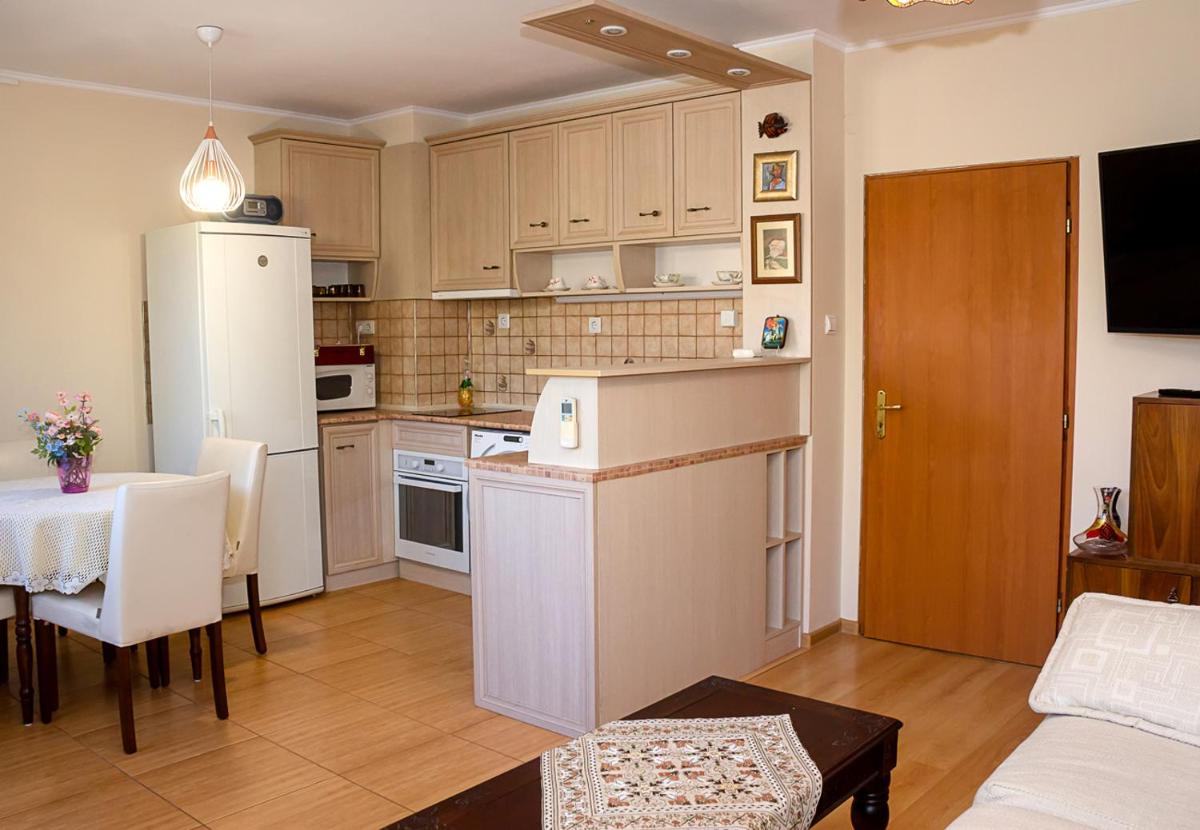 Cozy 1BD Apartment with Free Parking in the Area - Housity