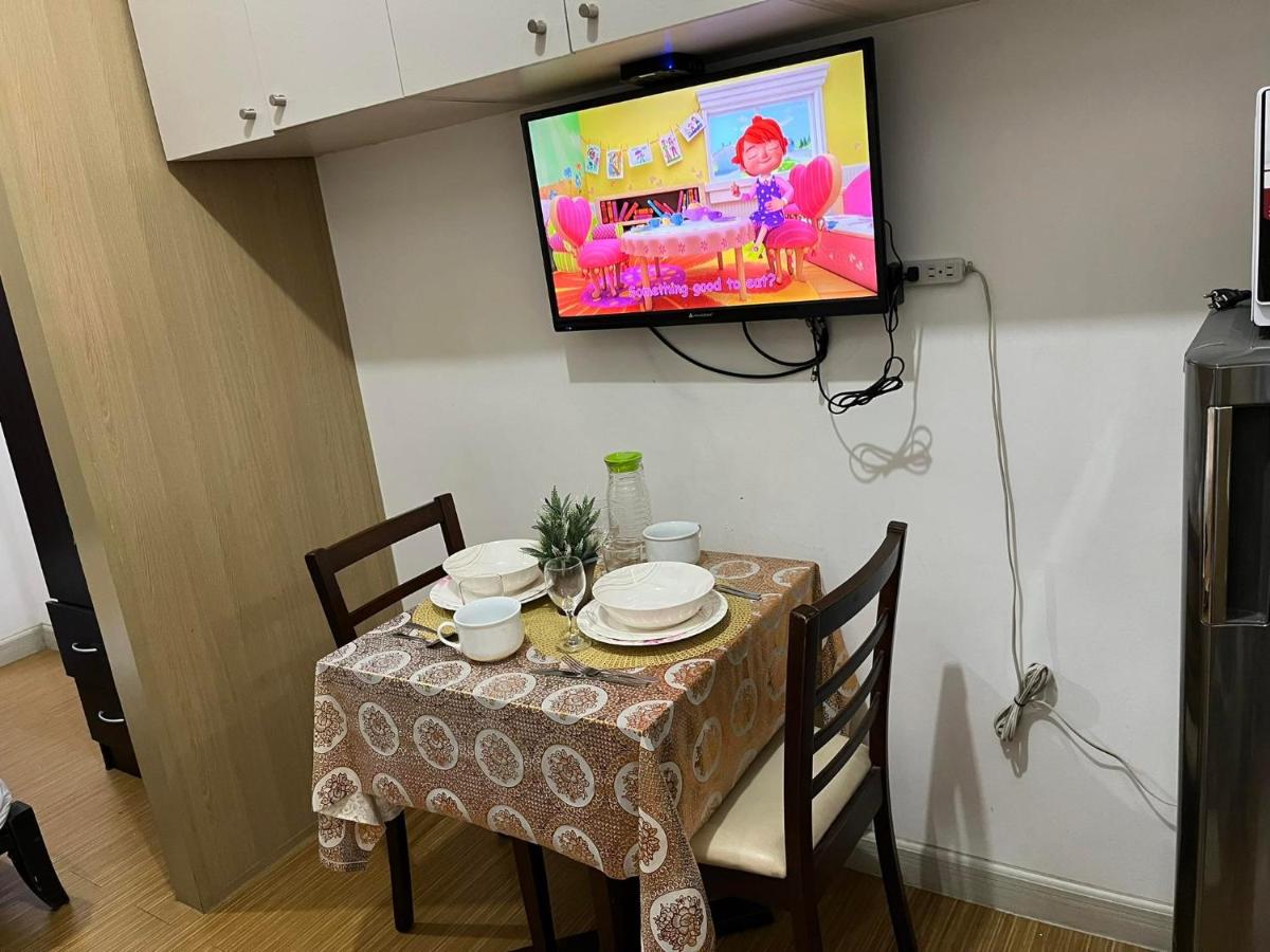 Chic and Cozy 1BR Unit with WIFI and Queen Size Bed - Housity