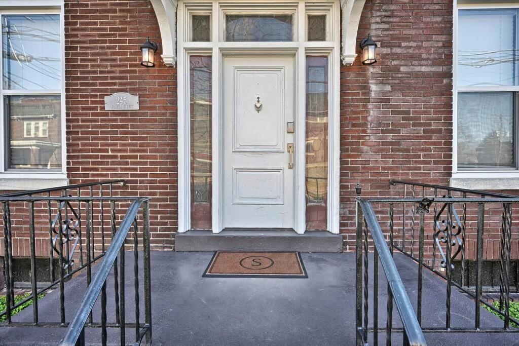Suites on Seneca - Lovely 2 Bed 1 Bath Apartment - Housity