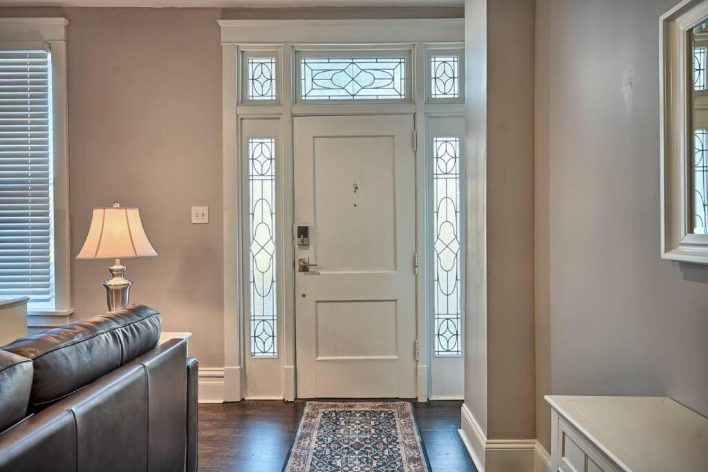Suites on Seneca - Lovely 2 Bed 1 Bath Apartment - Housity