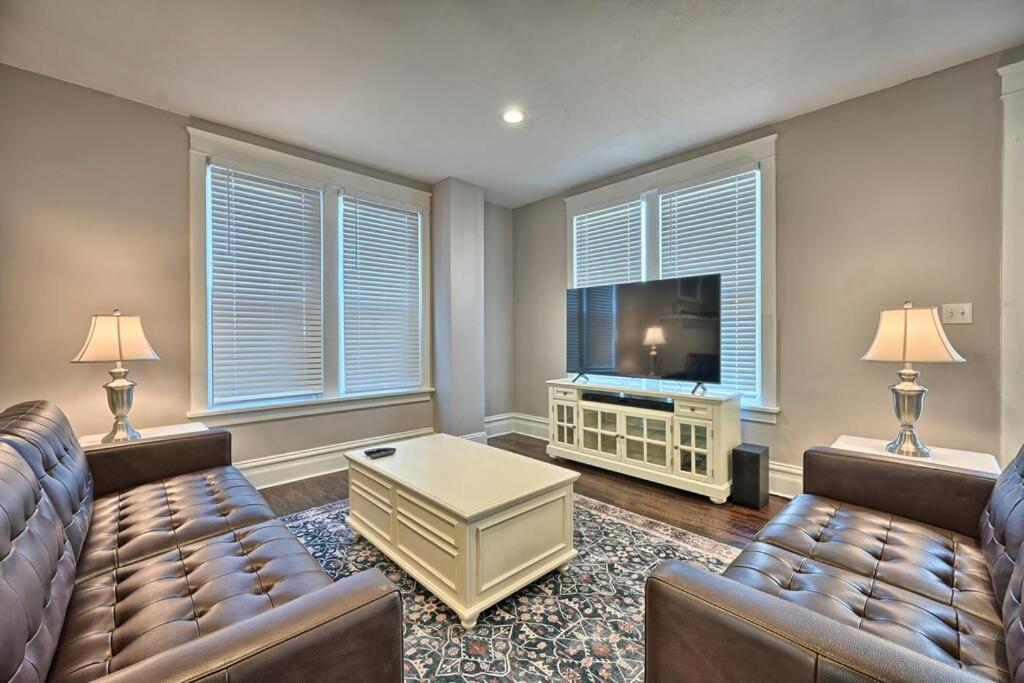 Suites on Seneca - Lovely 2 Bed 1 Bath Apartment - Housity