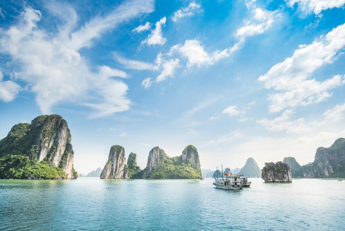 Thành Long Hotel Ha Long - Housity