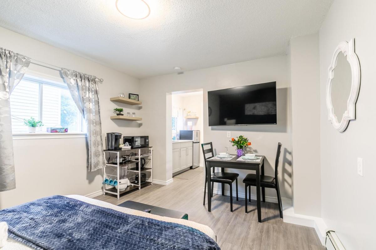 Newly Modernized Studio Apt - PRIME Walk Score - Housity