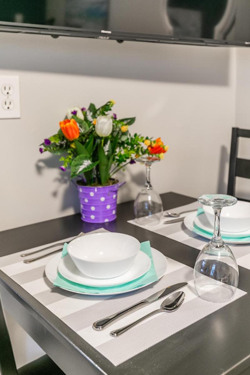 Newly Modernized Studio Apt - PRIME Walk Score - Housity