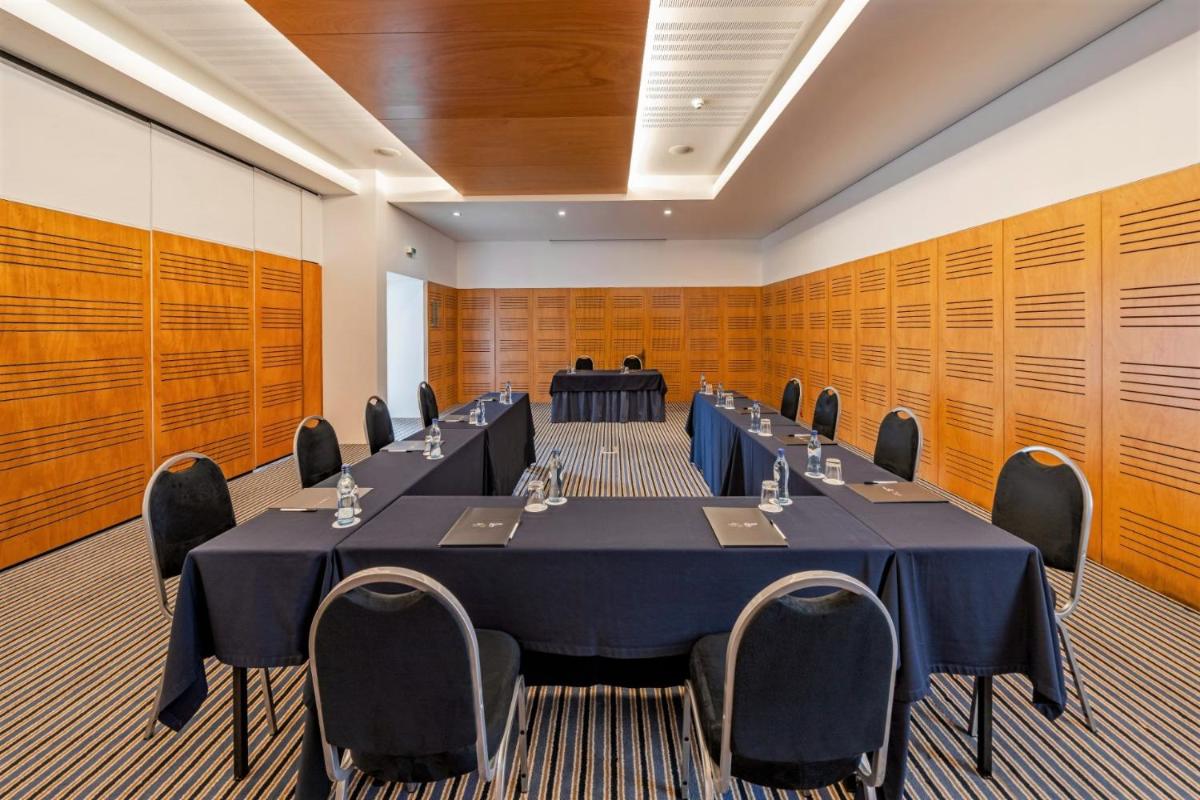 A área empresarial e/ ou a sala de conferências de Hotel Marina Atlântico
