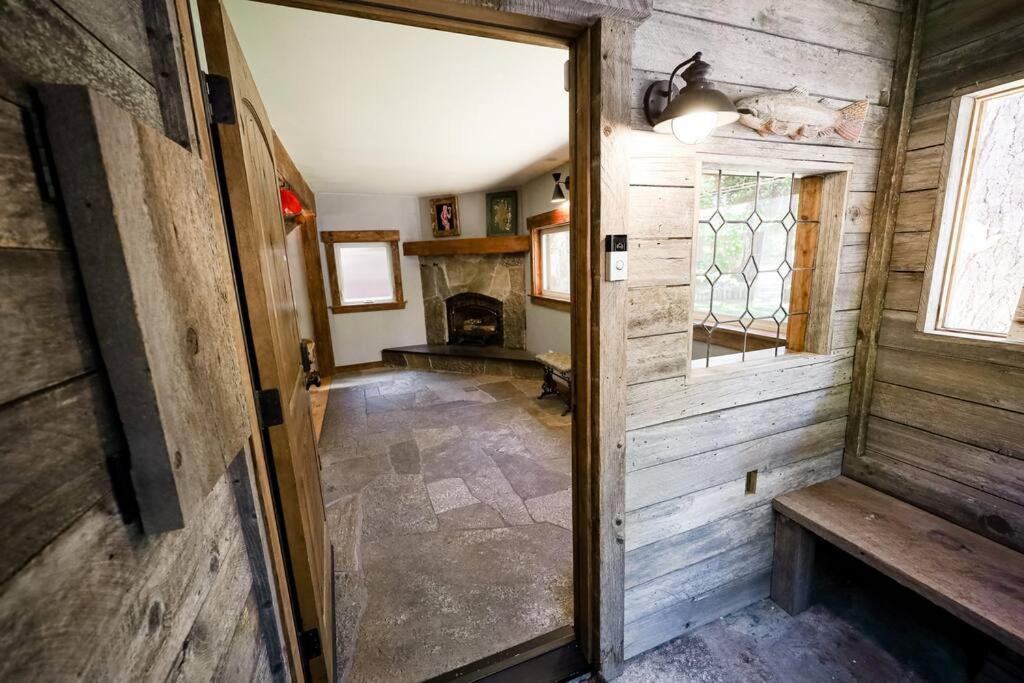Chalet & Guest House w/ Spa, Sauna, Piano, Bikes - Housity