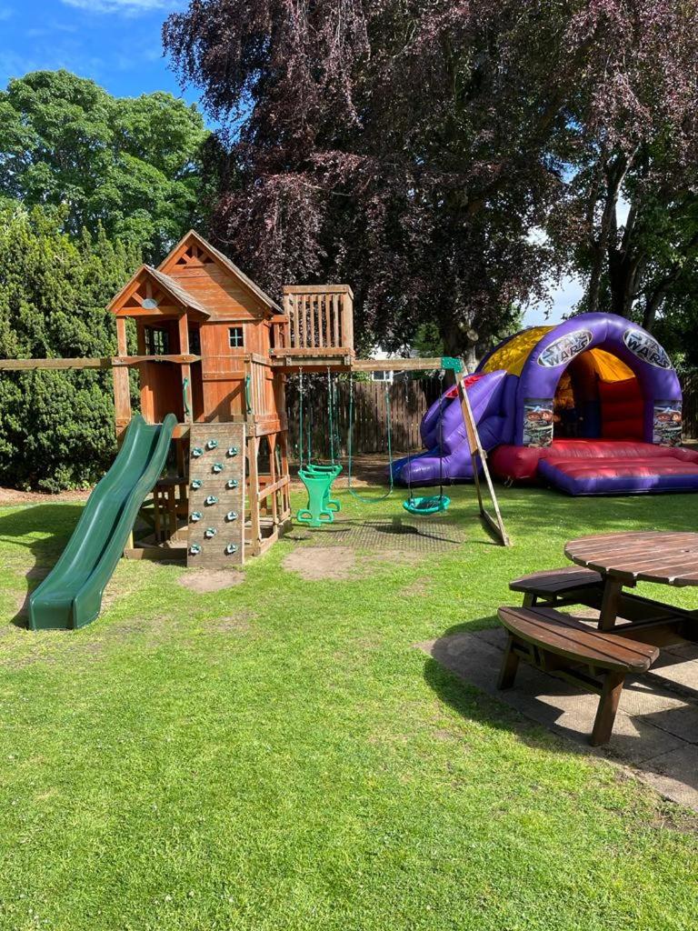 Bennachie Lodge Hotel in Kemnay - Housity
