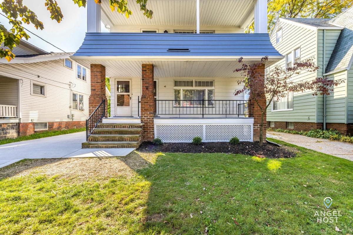 Old Brooklyn Duplex Apt 2 Blocks to Ridge Park Sq - Housity
