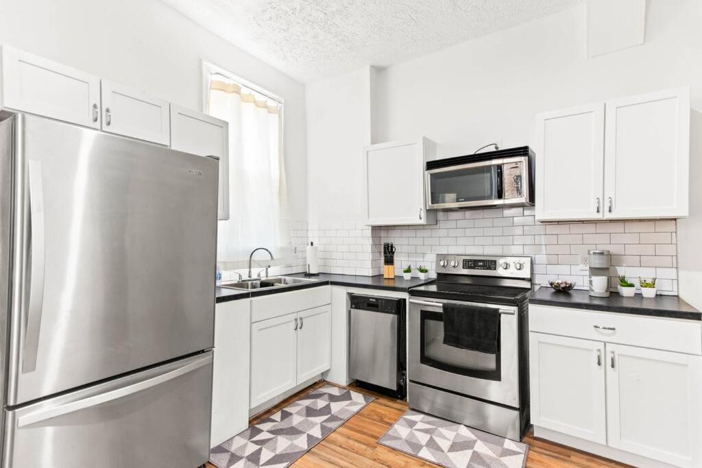 Downtown Columbus Apartment - 8 Mins from John Glenn Columbus International Airport - Housity