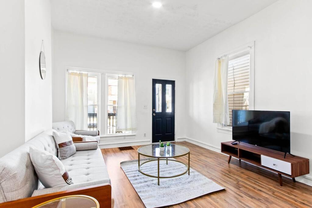 Downtown Columbus Apartment - 8 Mins from John Glenn Columbus International Airport - Housity