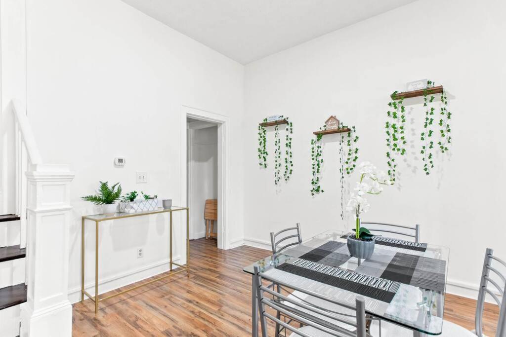 Downtown Columbus Apartment - 8 Mins from John Glenn Columbus International Airport - Housity
