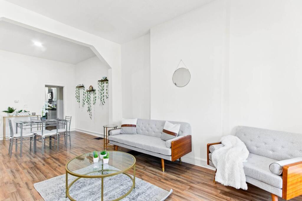 Downtown Columbus Apartment - 8 Mins from John Glenn Columbus International Airport - Housity