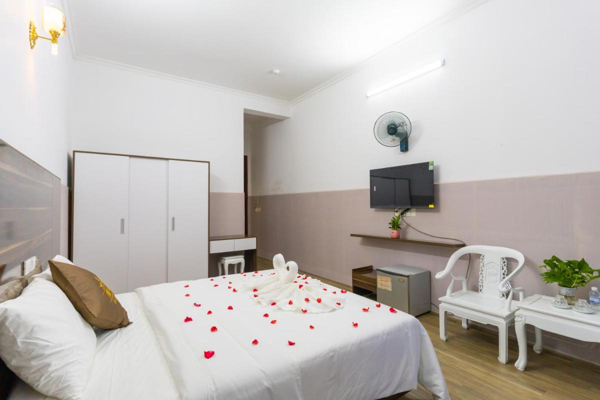 PHÚ QUÝ HOTEL near ĐÔNG KINH MARKET - Housity