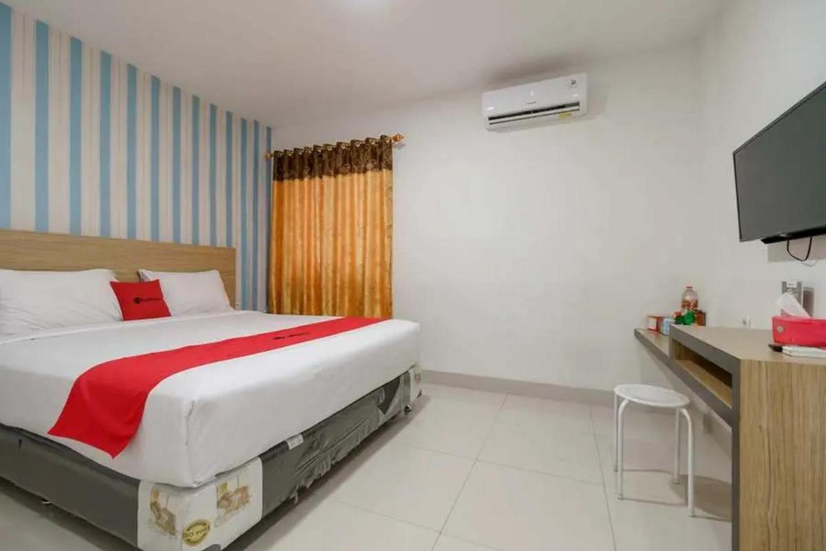 RedDoorz Plus @ Cemara Asri Medan - Housity