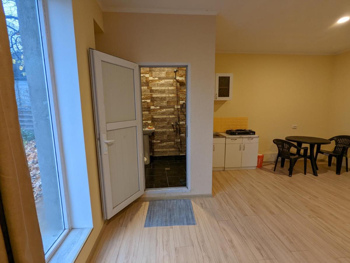 Berdo's Guest house - Housity