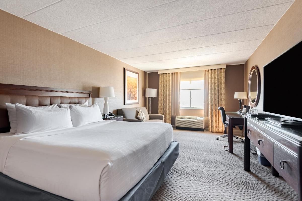 Wyndham Omaha Hotel - West Dodge - Housity
