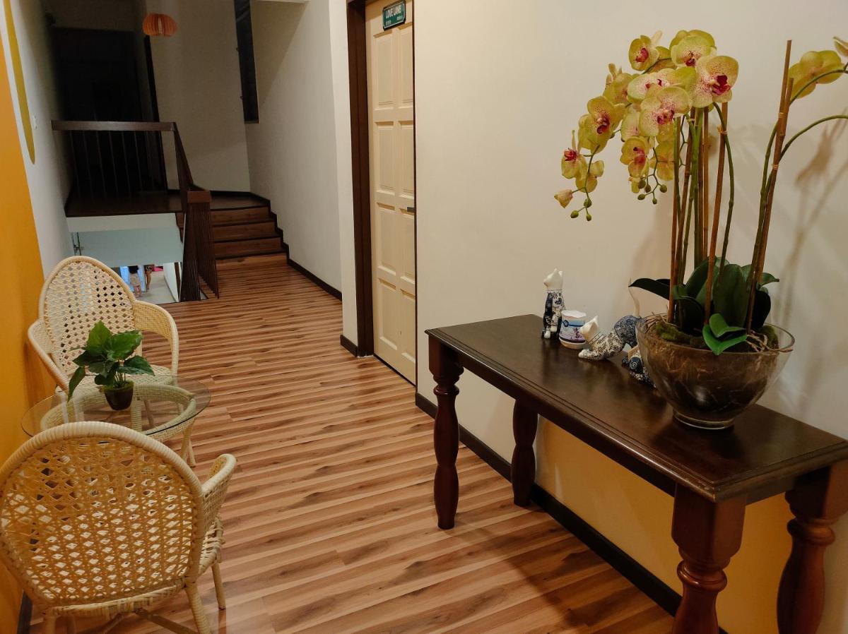 City Spacious Family Friendly Stay By IZ - Housity