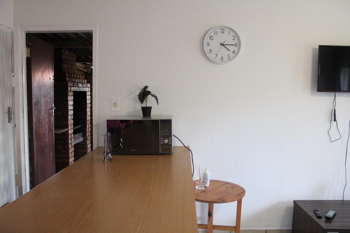 Cheerful 2 Bed with Braai Area 5min Waking distance to a Golf Course - Housity