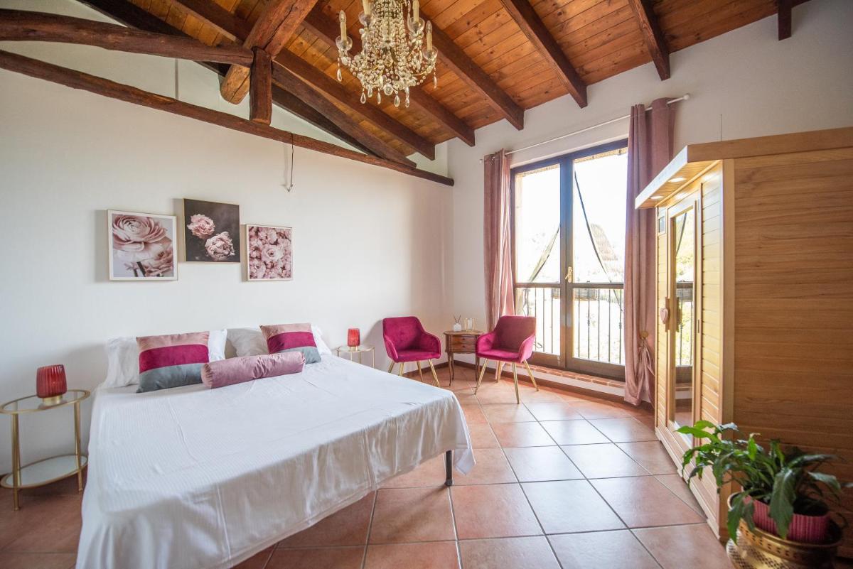 Rosè House - Housity