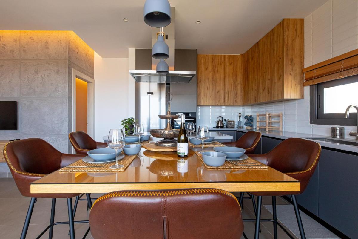 Eagles Nest- 2BR stylish, free park, Netflix - Housity