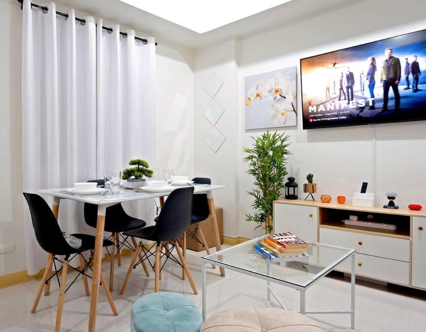 Suitetrails - 2BR Condo Unit with Washer, INET, Desk Space, ground floor