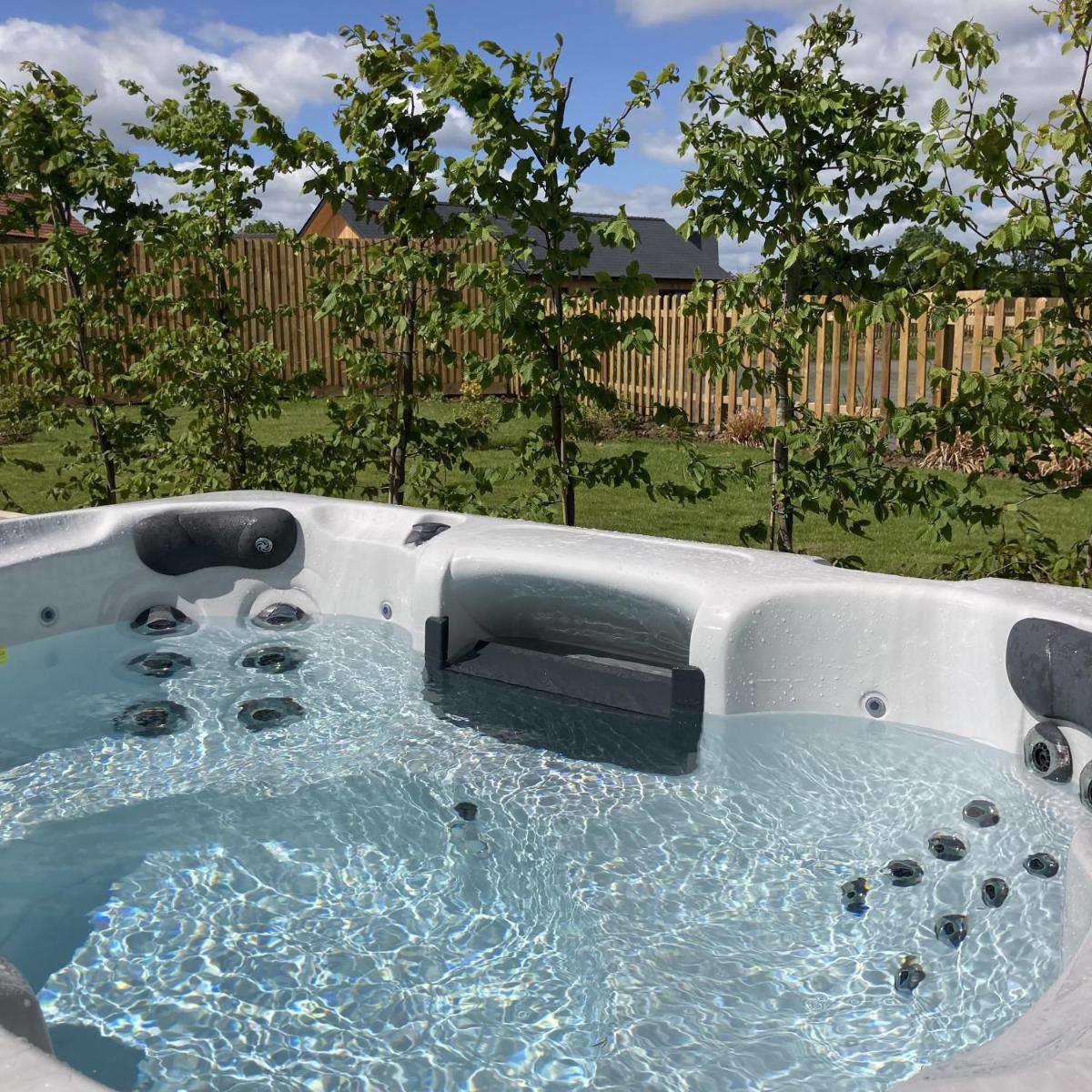 Water Lily Cottage, Ashlin Farm Barns - Housity