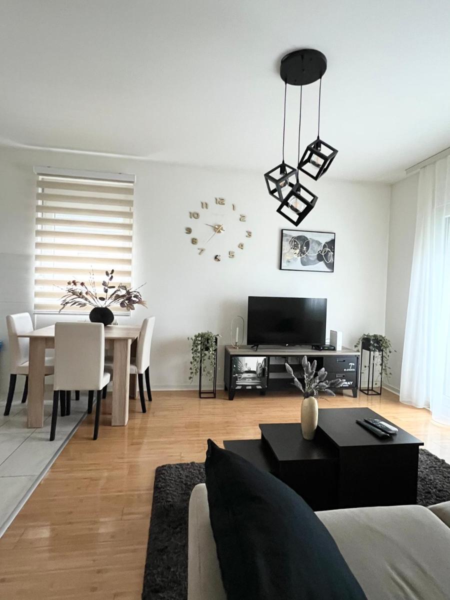 Delete 7 Altina-Zemun - Housity