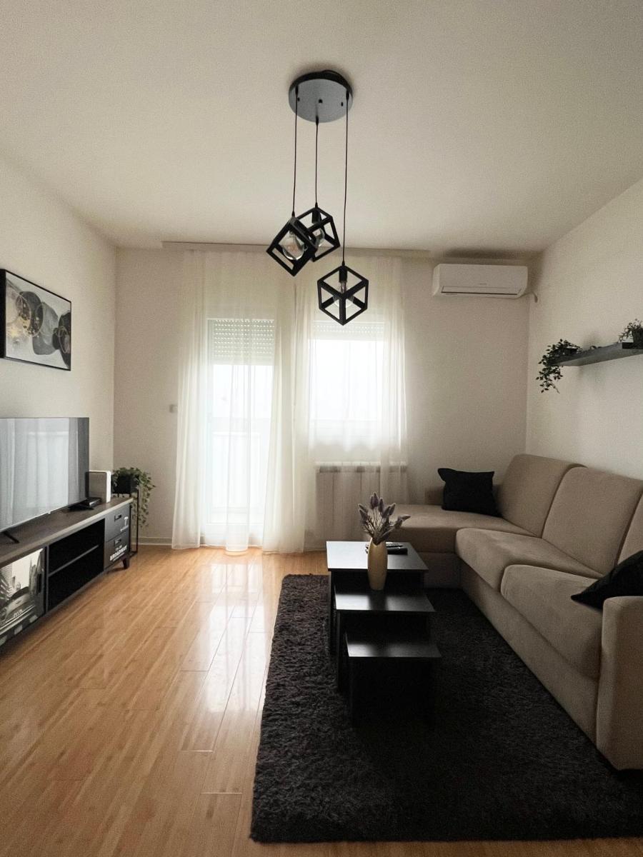 Delete 7 Altina-Zemun - Housity