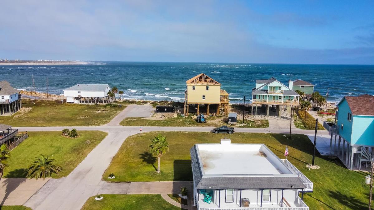 Hot Tub Gulf Views Fireplace BRAND NEW Beach Home in Treasure Island - Housity