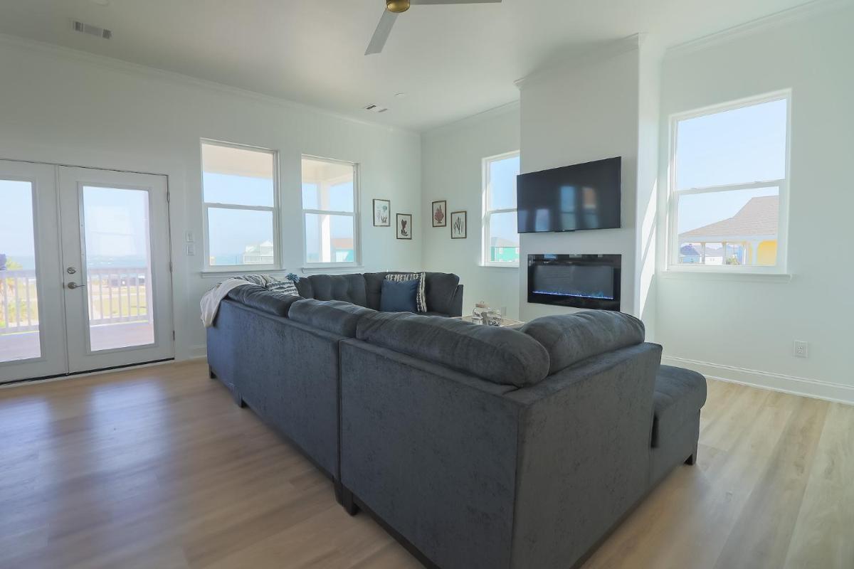 Hot Tub Gulf Views Fireplace BRAND NEW Beach Home in Treasure Island - Housity