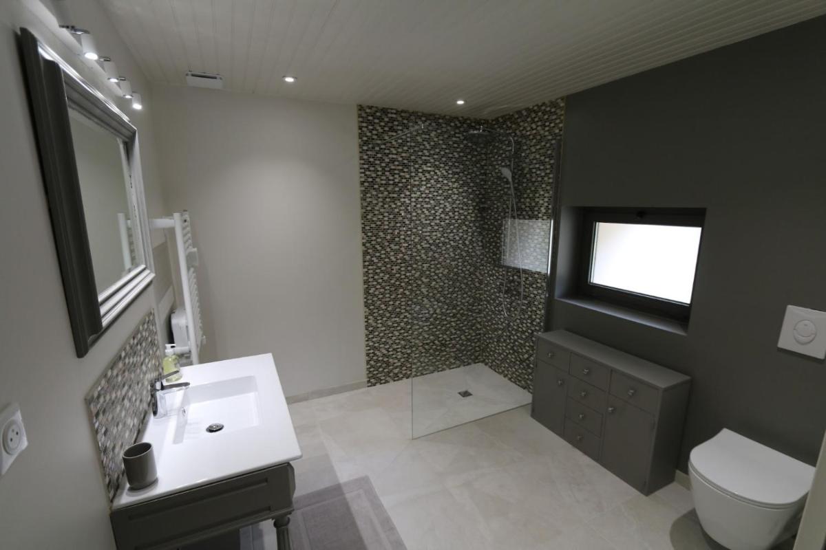 Suitetrails - Marigné: Superb country house, swimming pool and hot tub