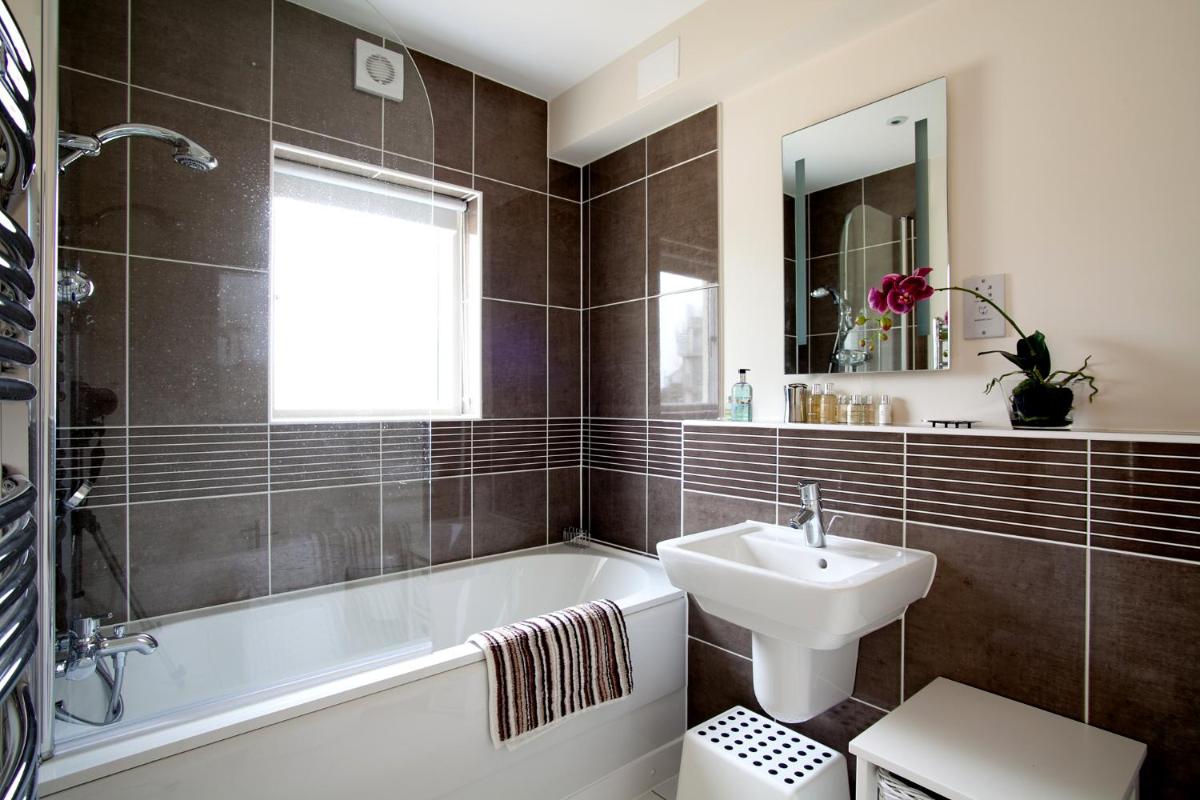 Suitetrails - Family friendly lakeside property in a nature reserve The Mallows HM81
