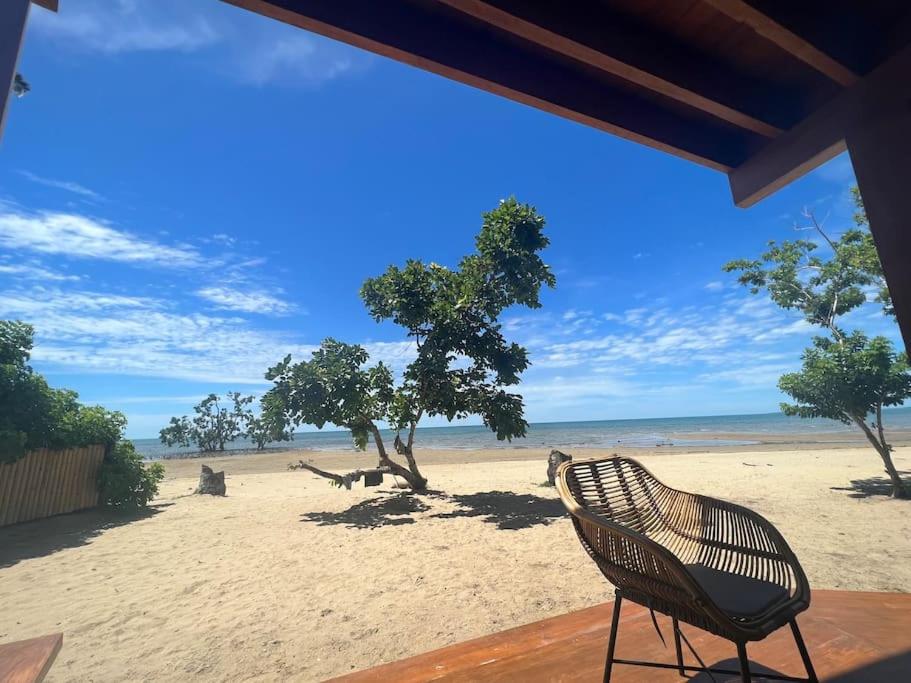 Private beachfront villa - Housity