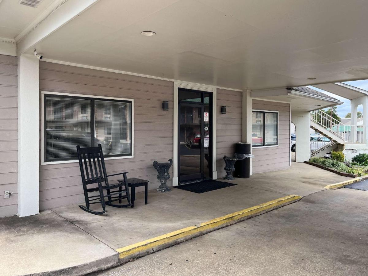 Studio 6 Millington TN - Housity