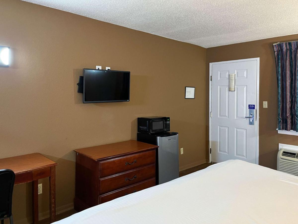 Studio 6 Millington TN - Housity
