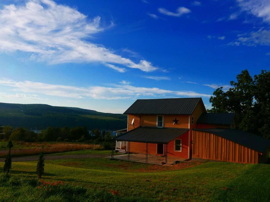 Vineyard Farmhouse with Hot Tub & Lake Views - Housity
