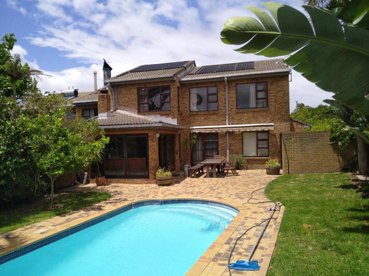 Zeen's Holiday Home - Housity