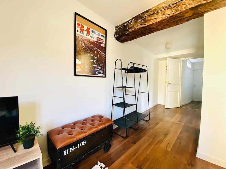 Aux pieds du Vieux-Mans : T2 style industriel 24h - Housity