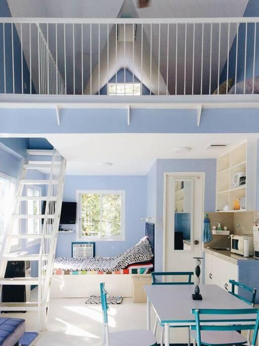 Anilao Cliffhouse - Housity