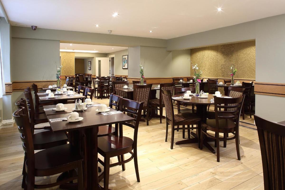 Phoenix Hotel - Housity