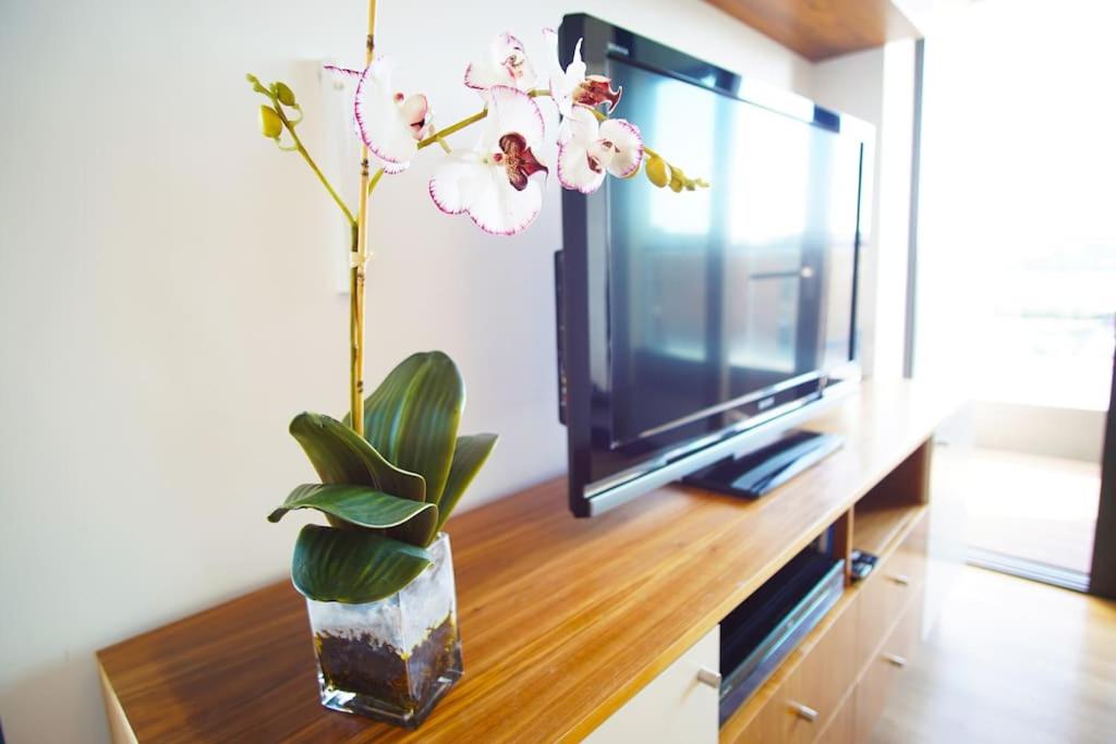 City Airport, Excel Centre, 2 Bed Flat - Housity