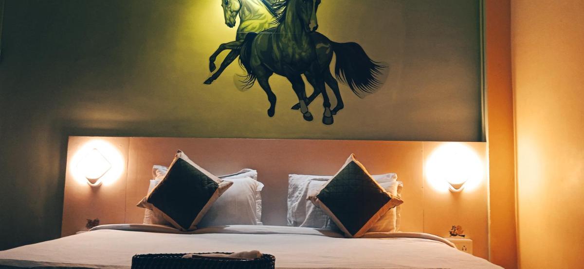 Tridhara HomeStay - Housity