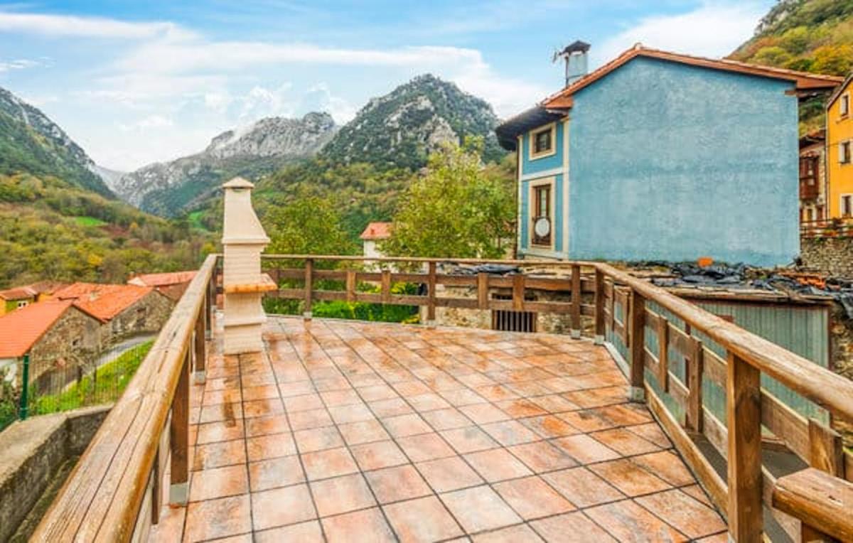 Holiday home in rural area with mountain view in Trescares - Housity