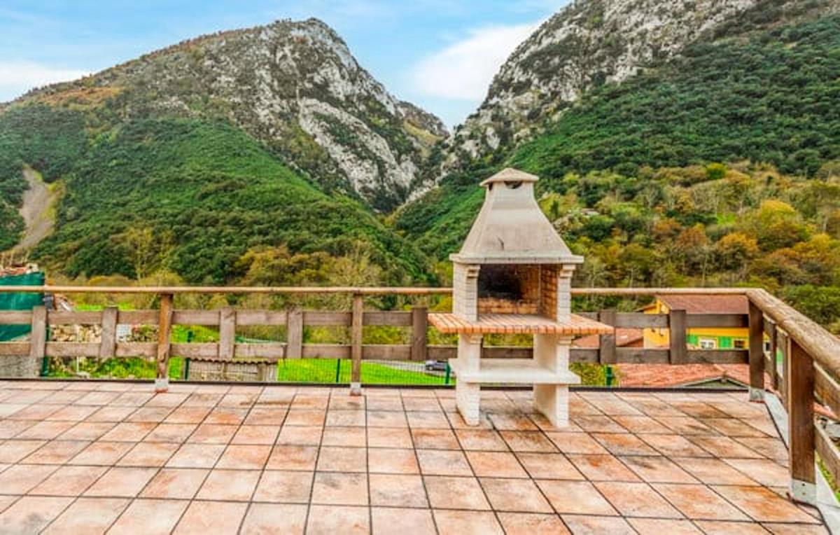 Holiday home in rural area with mountain view in Trescares - Housity