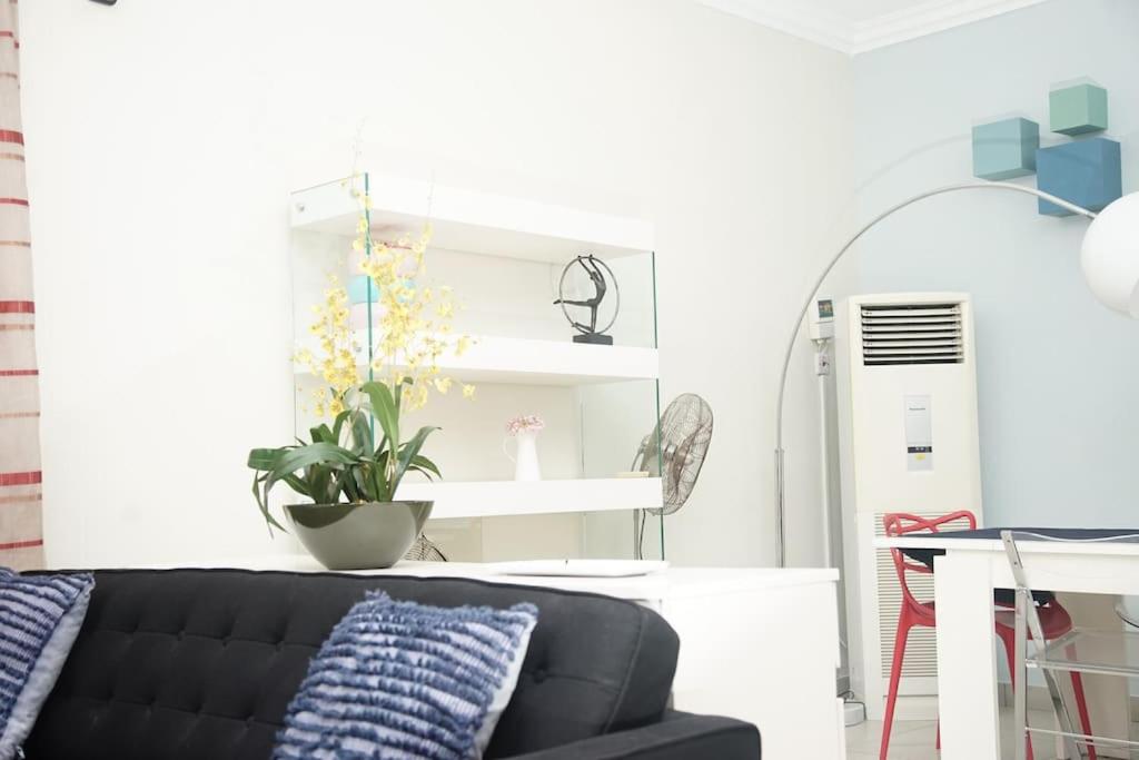 Luxury 2 bed/2 lounges house & a pool in Oniru, VI - Housity