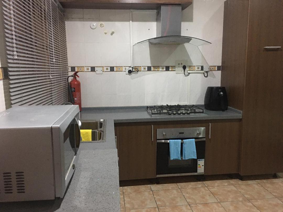 Luxury 2 bed/2 lounges house & a pool in Oniru, VI - Housity